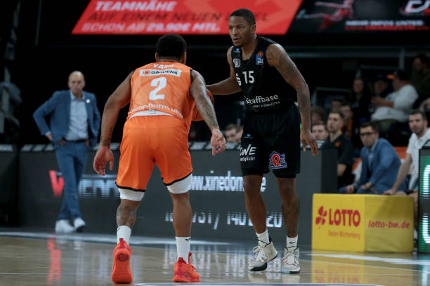 更像是伴随 更像是伴随