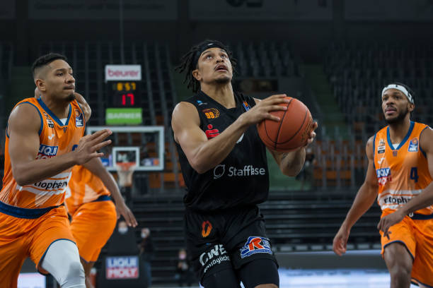 入的丹麦前 入的丹麦前