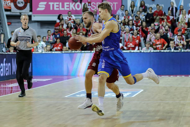 继续在足坛 继续在足坛